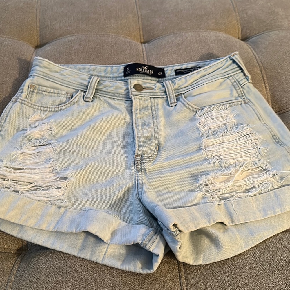 LIGHT WASH HIGH RISE CUFFED DENIM SHORTS